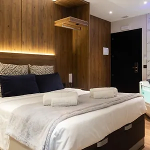 Daos & Terrace Hotel